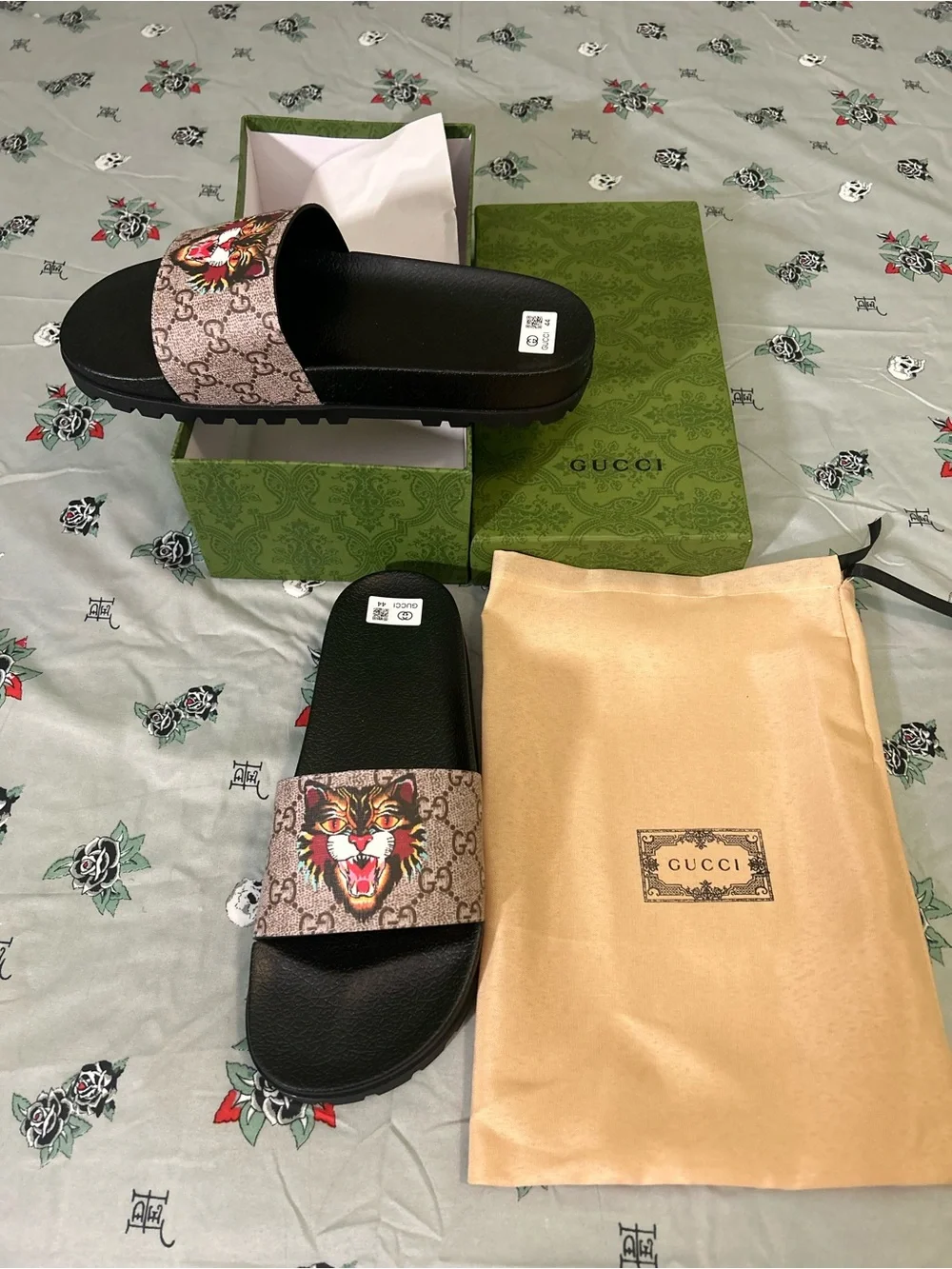 Gucci Men's Black Slides with Beige GG Tiger Strap